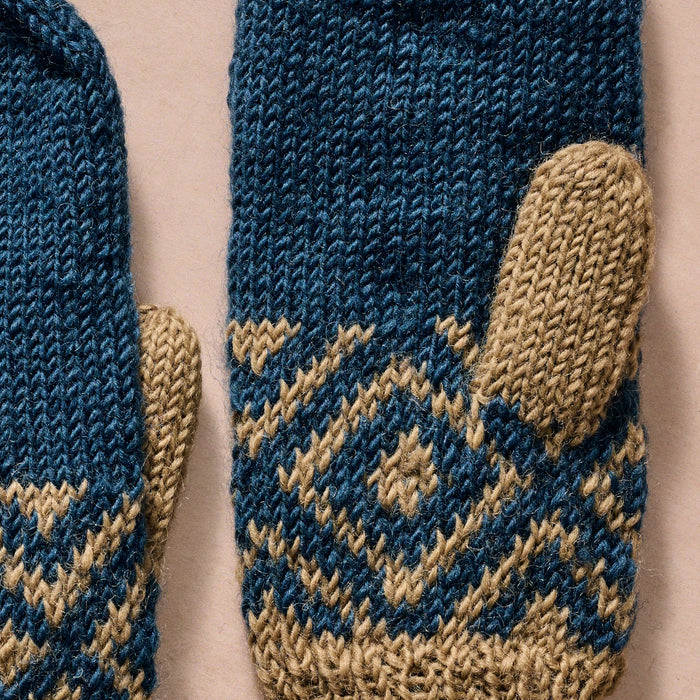 Hira Mittens 3