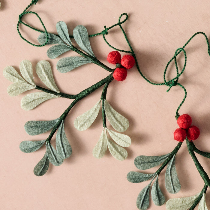 Ullasa Holly Silk Paper Garland 4