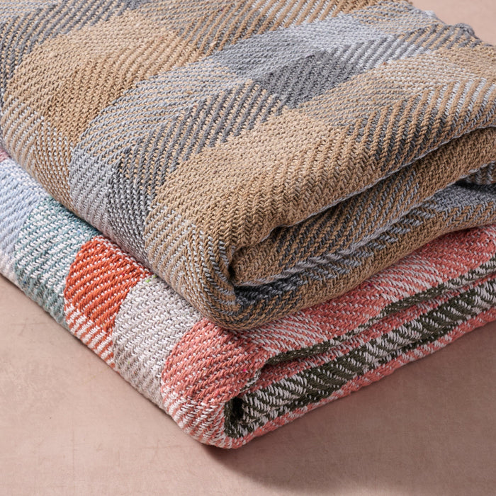 Naya Recycled Cotton Blanket - Red, Light Blue 4
