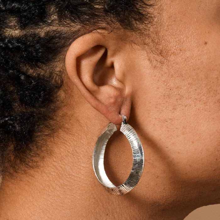 Mira Etched Hoop Earrings 4