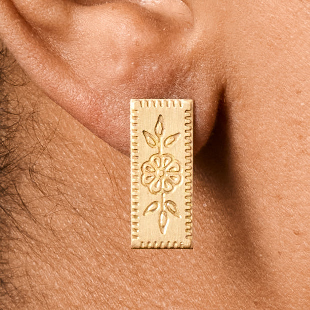 Arati Flower Bar Post Earrings 3