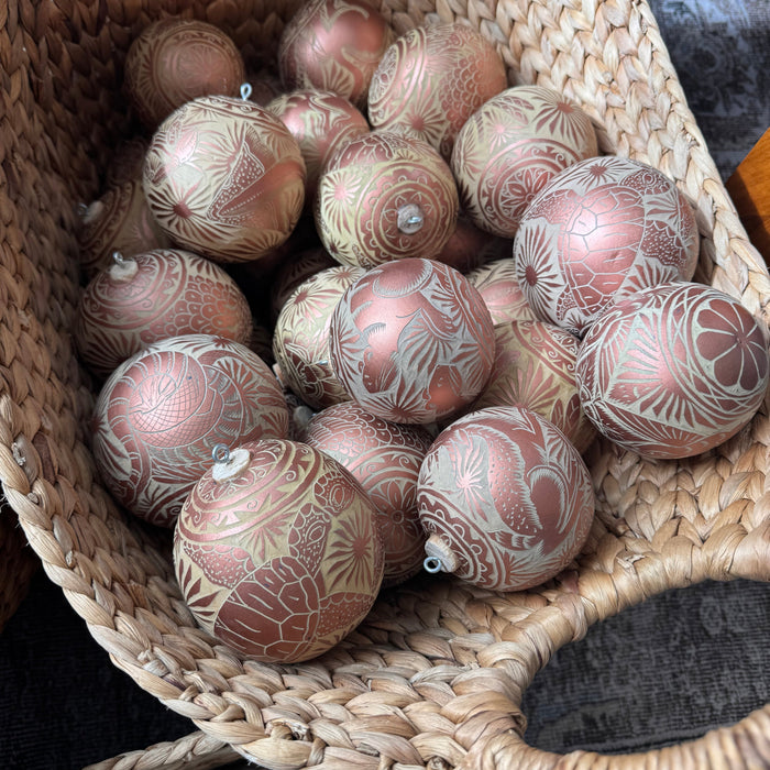 Bronce Etched Ball Ornament 4